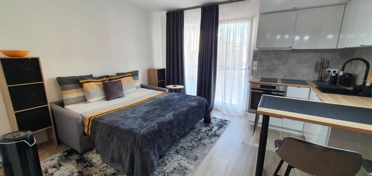 Lovely 1 Bedroom Vacation With Free Parking. Apartment Nice