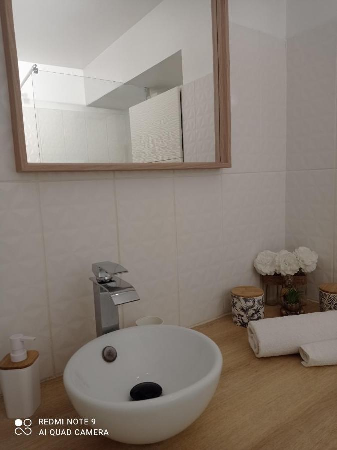 Climatise, 50 M De La Prom, Wifi Apartment Nice
