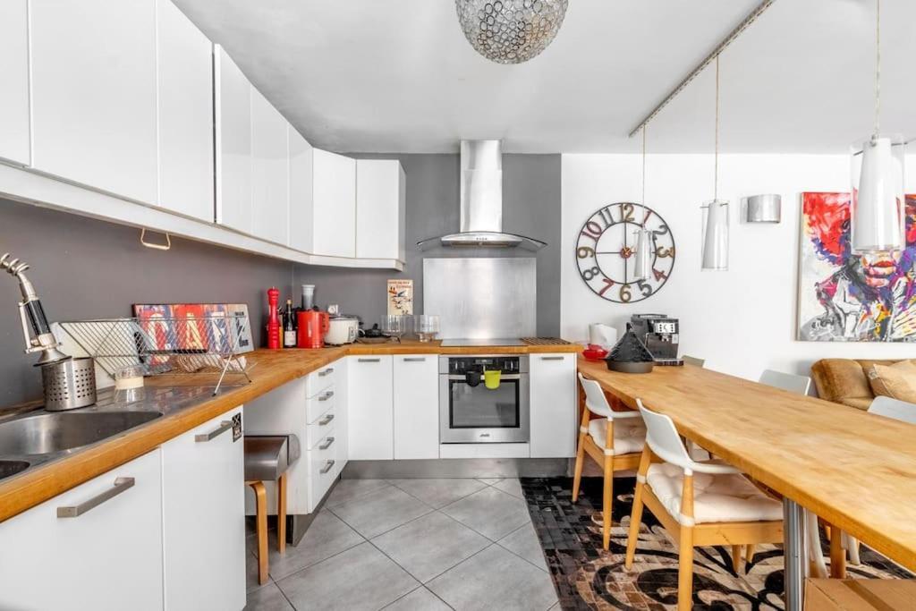 Lovely Townhouse In A Lively Area Close To The Old *