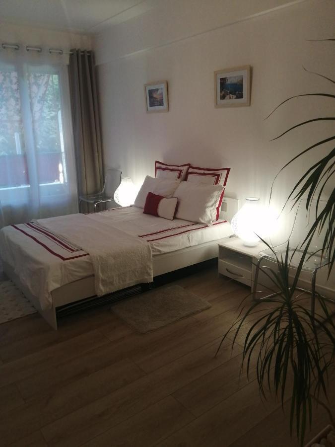 5 Minute De La Promenade Apartment