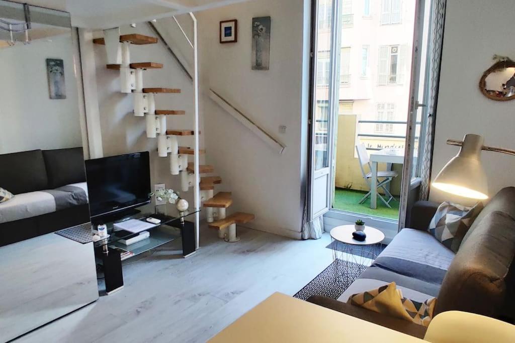 Duplex Central Close Beaches And Shops And Balcony