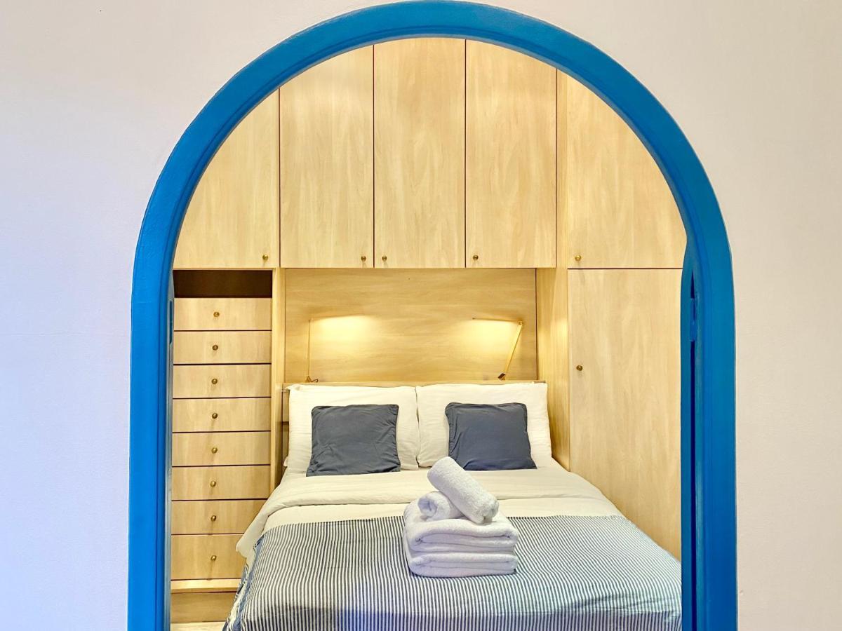 Nautical Living In The Sought-after Port *