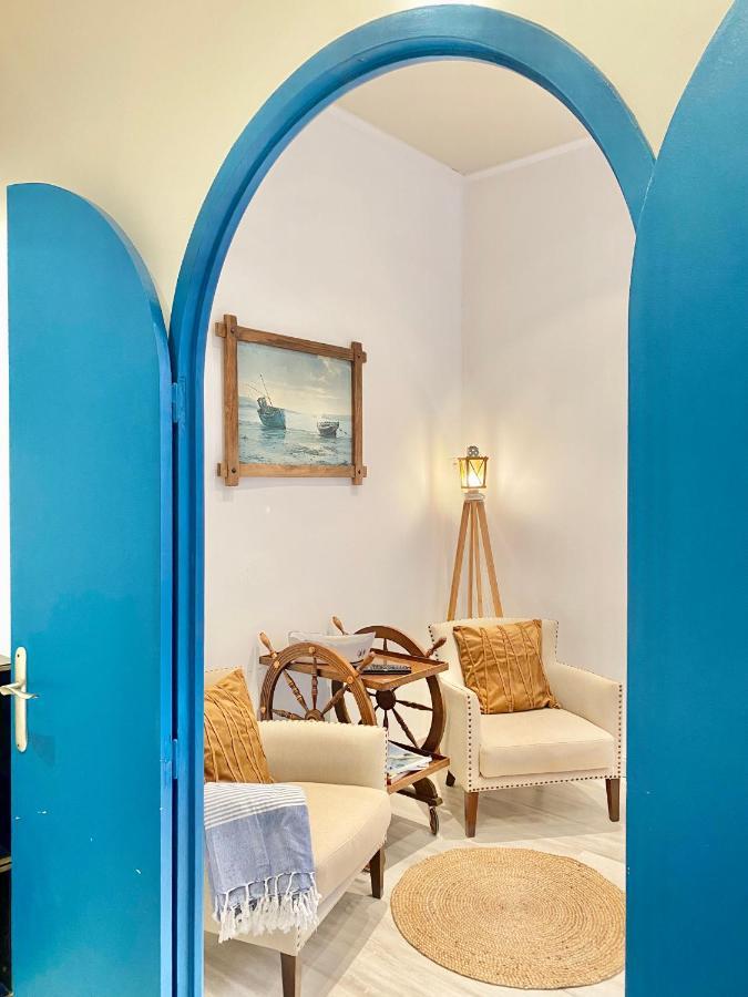 Apartment Nautical Living In The Sought-after Port