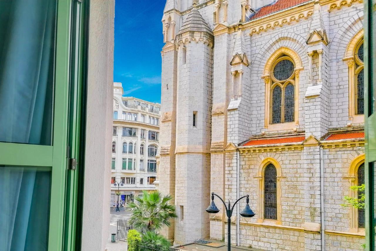 Hotel Du Centre, Un Ammi