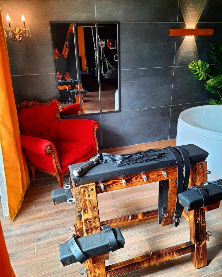 Appartement La Loveroom Bdsm De La Luxe Des Désirs *