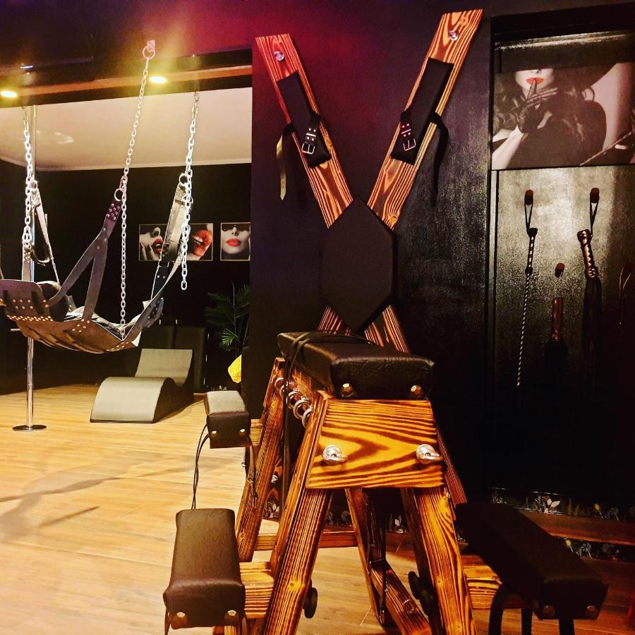 Appartement La Loveroom Bdsm De La Luxe Des Désirs *