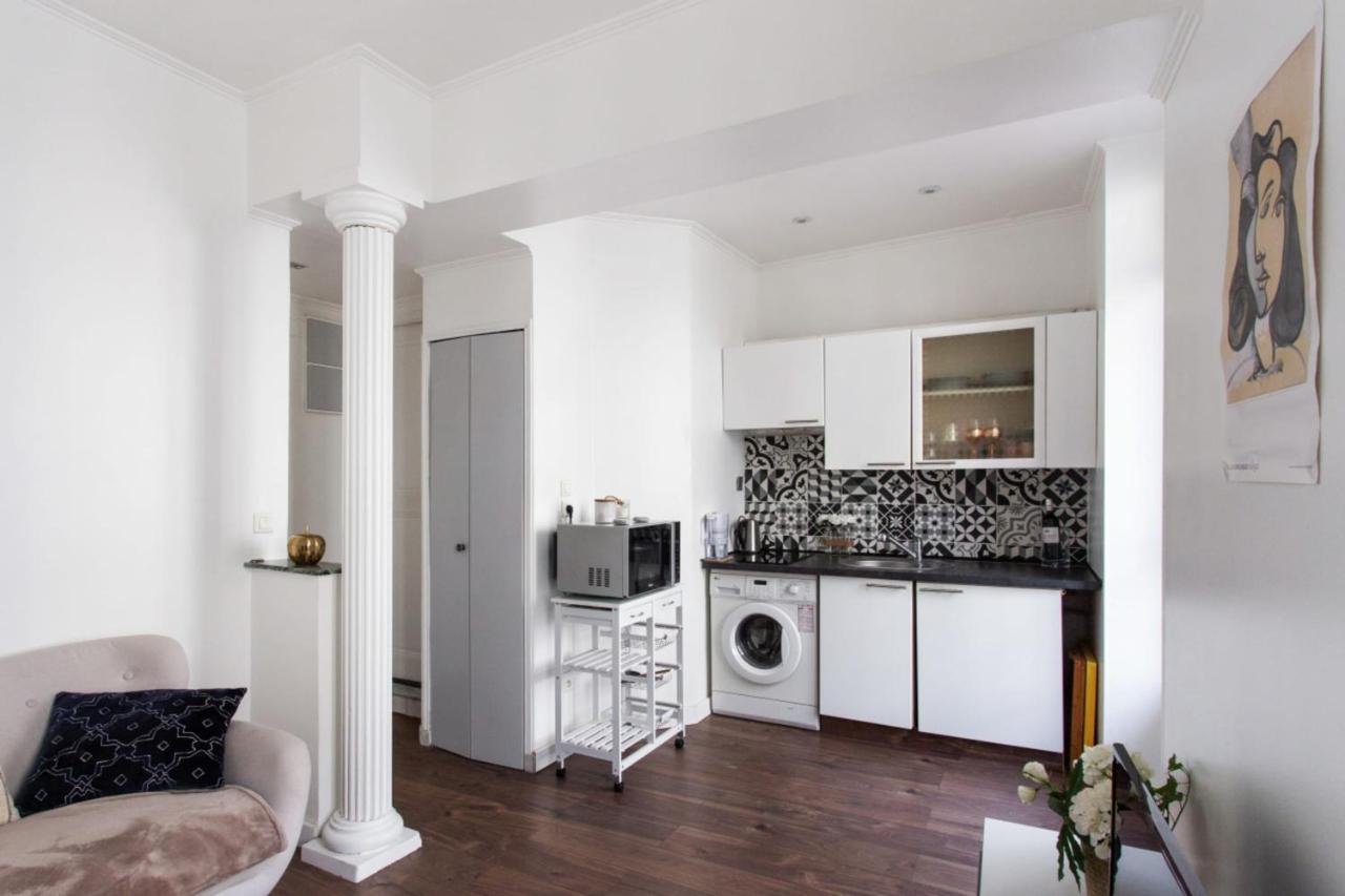 Charming Flat With Balcony At The Heart Of Nearby The - Welkeys