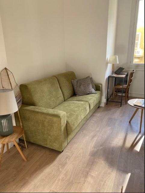 Le Palais, Avec Cuisine Et Espace Repas Separes, Dans Immeuble Nicois, Port De Nice, Vieux Nice, Place Du Pin Et Garibaldi, Colline Du Chateau, A 2 Minutes De La Promenade Des Appartement *
