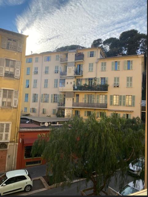 Apartment Le Palais, Avec Cuisine Et Espace Repas Separes, Dans Immeuble Nicois, Port De Nice, Vieux Nice, Place Du Pin Et Garibaldi, Colline Du Chateau, A 2 Minutes De La Promenade Des Nice