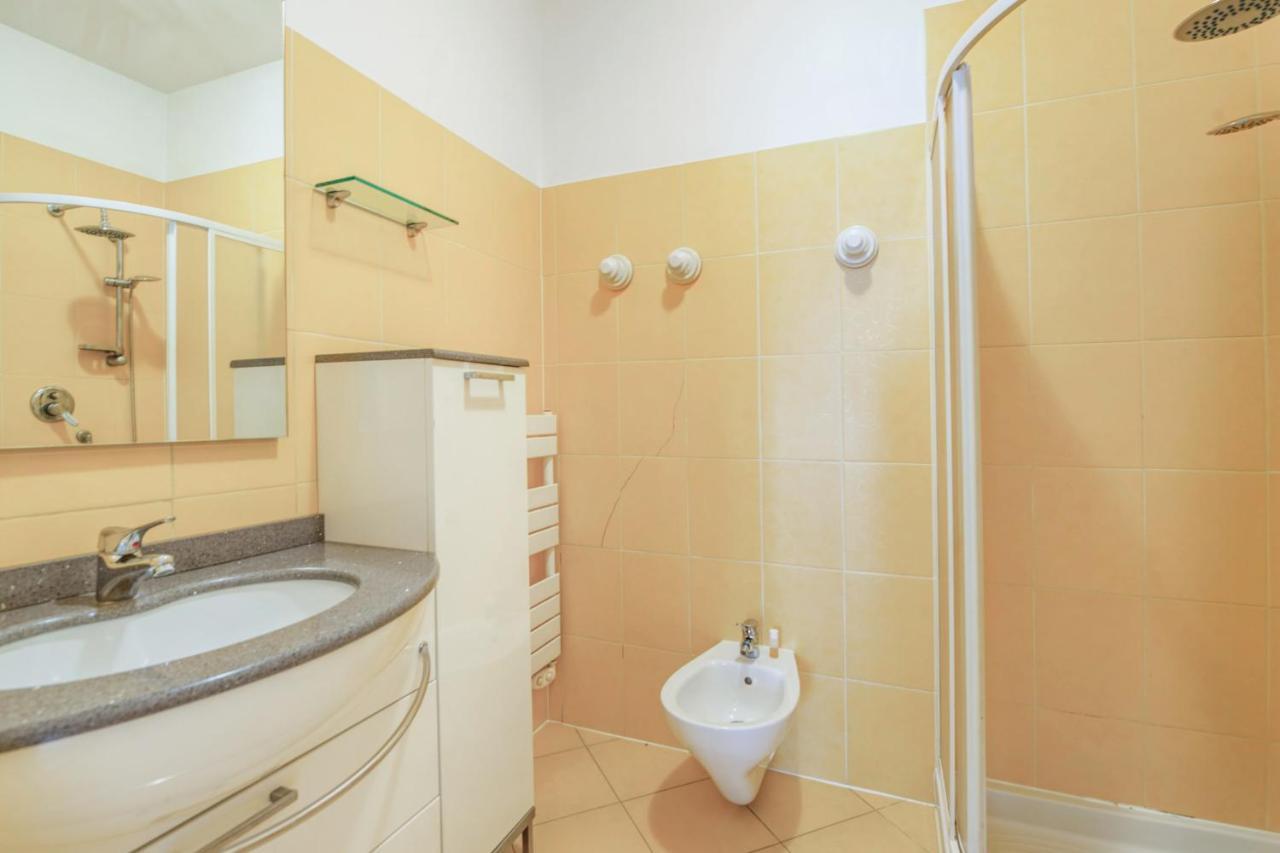 Apartment Charming Flat With Balcony In The Heart Of - Welkeys *