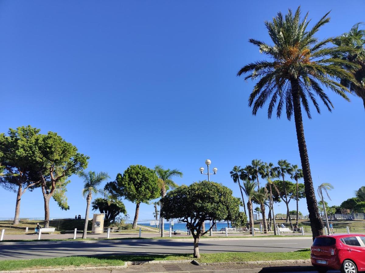 Le 323 Prom - Beachfront - Parking - Near Tram &supermarket - Ac - Washing Machine Apartment *