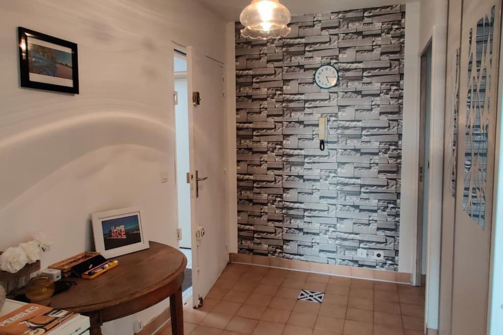 Apartment 2 Bedroom Flat With Terrasse & Car-park Ouest *