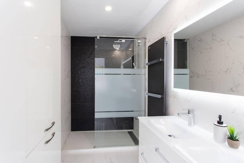 #12 Fabron Sweaming-pool Garage Ac Wifi & Sea View Apartamento *
