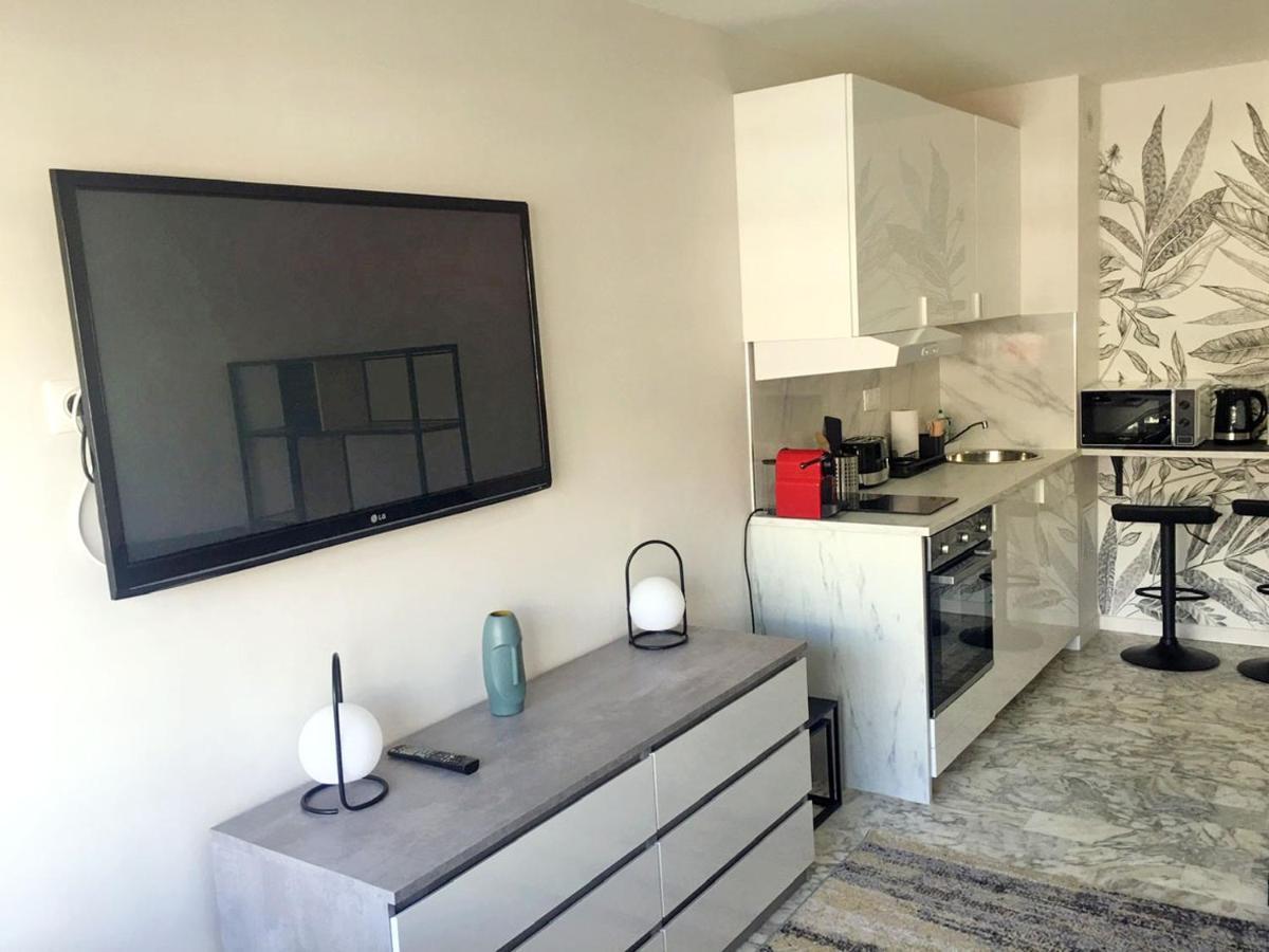 Apartment Beachfront On Promenade Des Nice