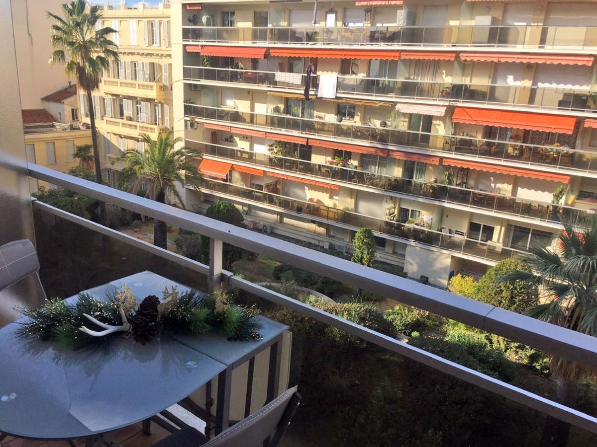 Beachfront On Promenade Des * Nice