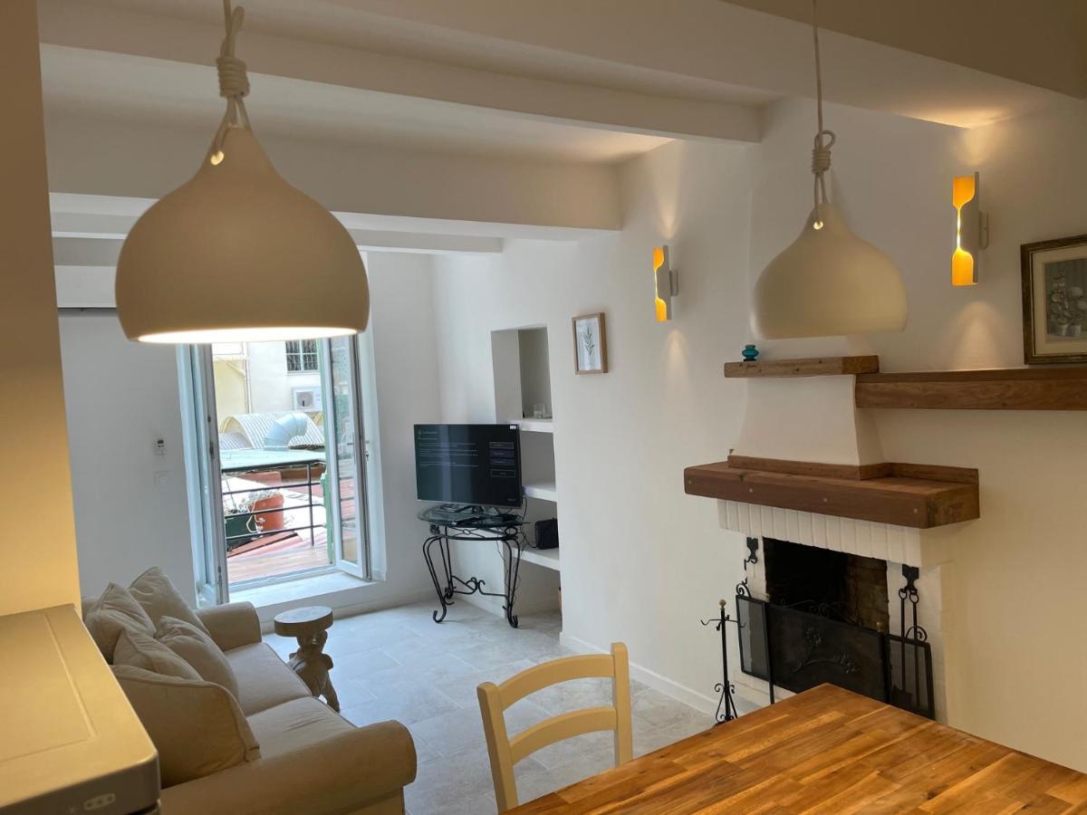 Summerhouse 2 Bed Quiet Old Balcony100m Apartment