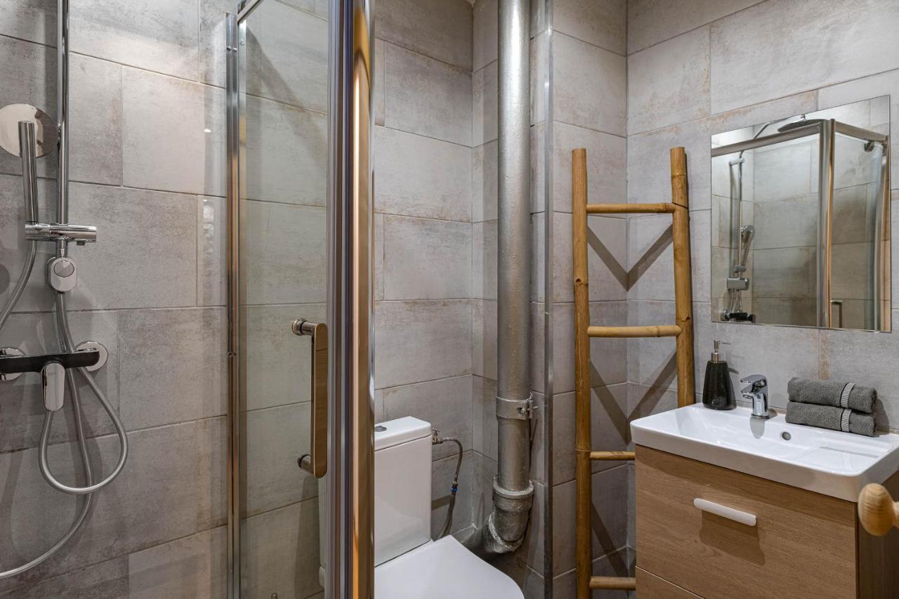 Decorated 2 Bedrooms Air Conditionning, Center *