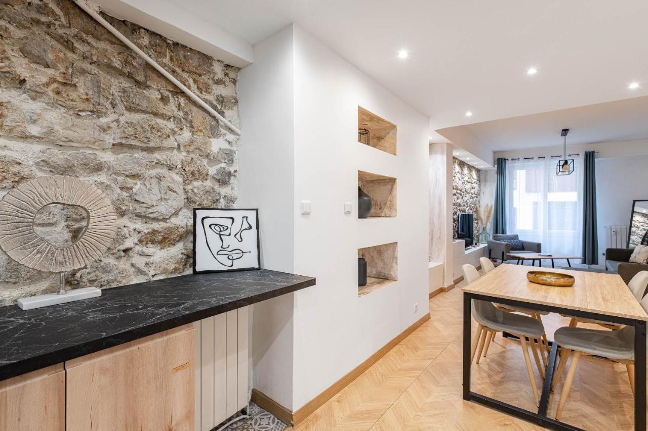 Decorated 2 Bedrooms Air Conditionning, Center