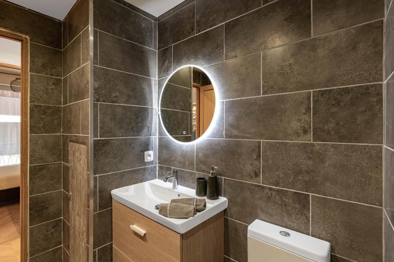 Decorated 2 Bedrooms Air Conditionning, Center Apartment *