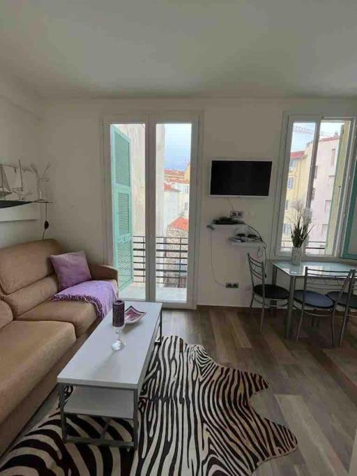 City-center 80m To The Sea / Apartment