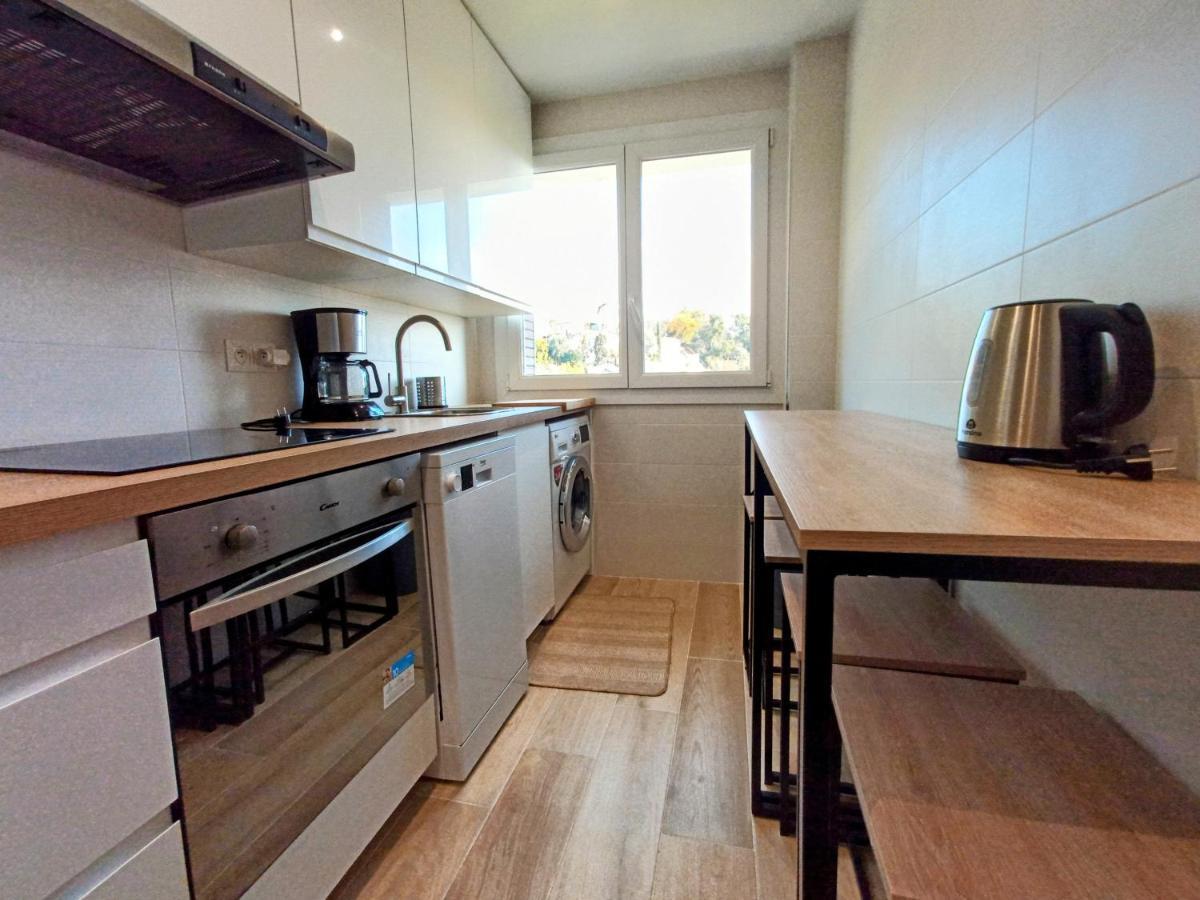 Private In Renovated - Tram 1 Min Walk * Nice