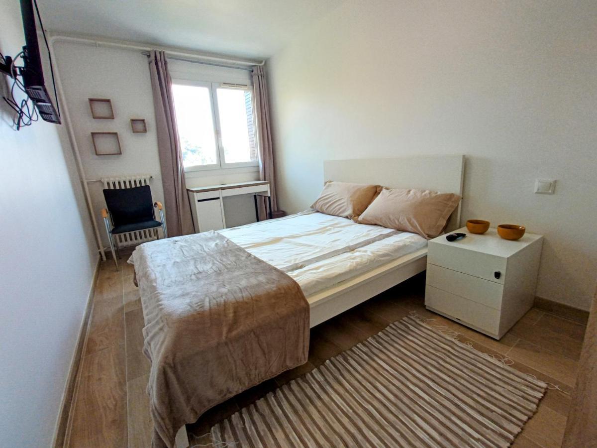 Private In Renovated - Tram 1 Min Walk Nice