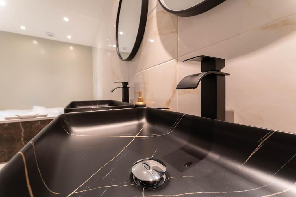 Luxury Room, Parking, Wifi, Jacuzzi, Balneo Apartment *