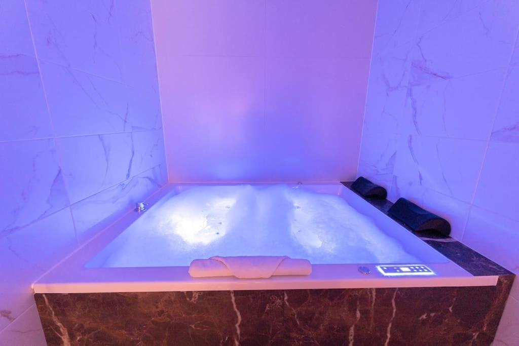 Luxury Room, Parking, Wifi, Jacuzzi, Balneo Nice