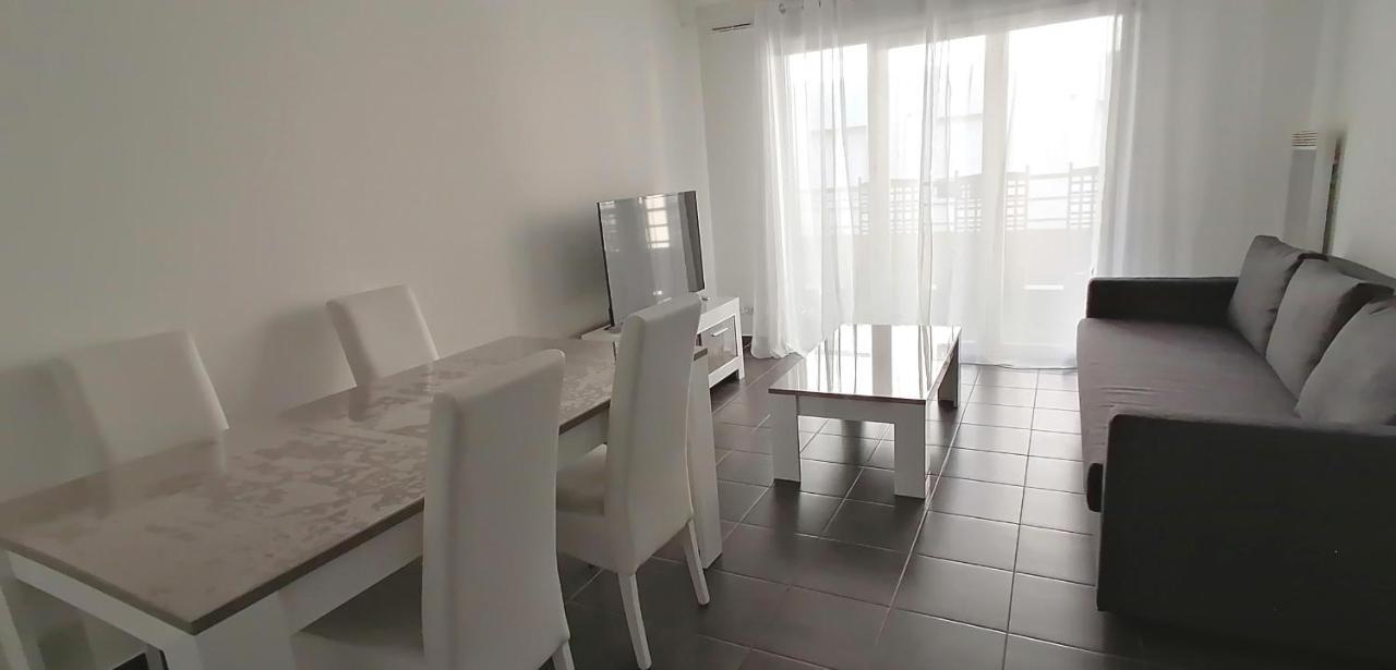 Apartment Bright 45m In A Lively Area