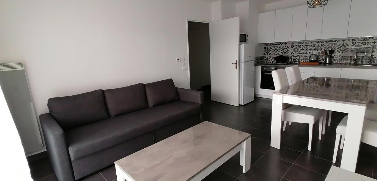 Bright 45m In A Lively Area Apartment *