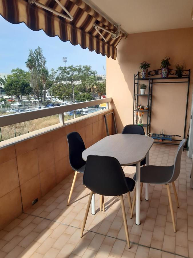 3p Avec Garage Proche Aeroport, Tramway Et Avec Toutes Commodites! Apartment