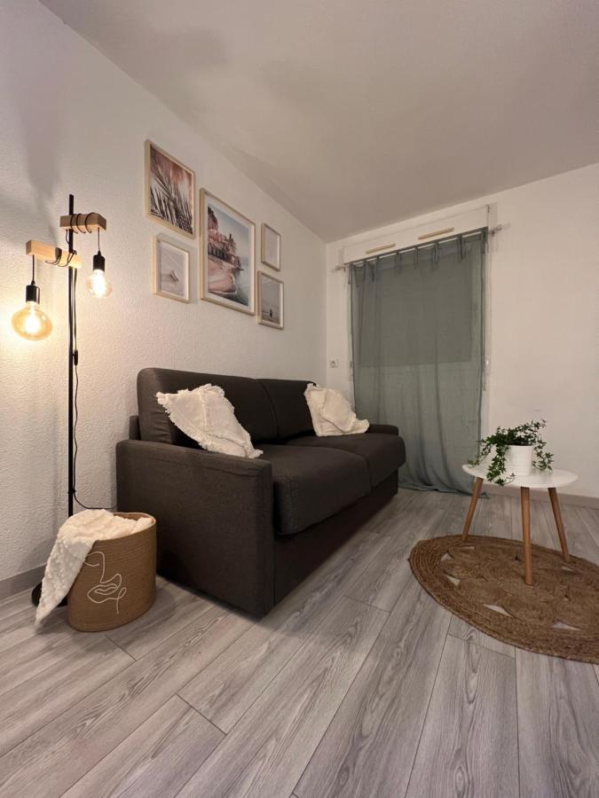 Port Apartment *