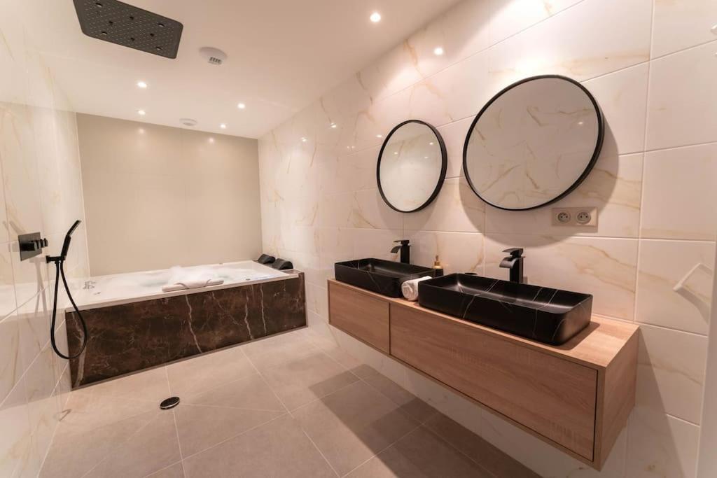Luxury Room, Parking, Wifi, Jacuzzi, Balneo * Nice