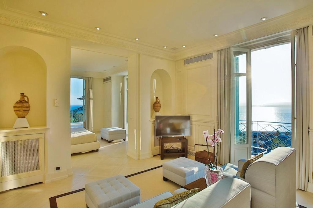 Pousada Luxury At Mont Boron, Swimming Pool Overviewing The Bay