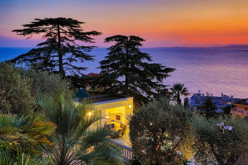 Villa Luxury At Mont Boron, Swimming Pool Overviewing The Bay Nice