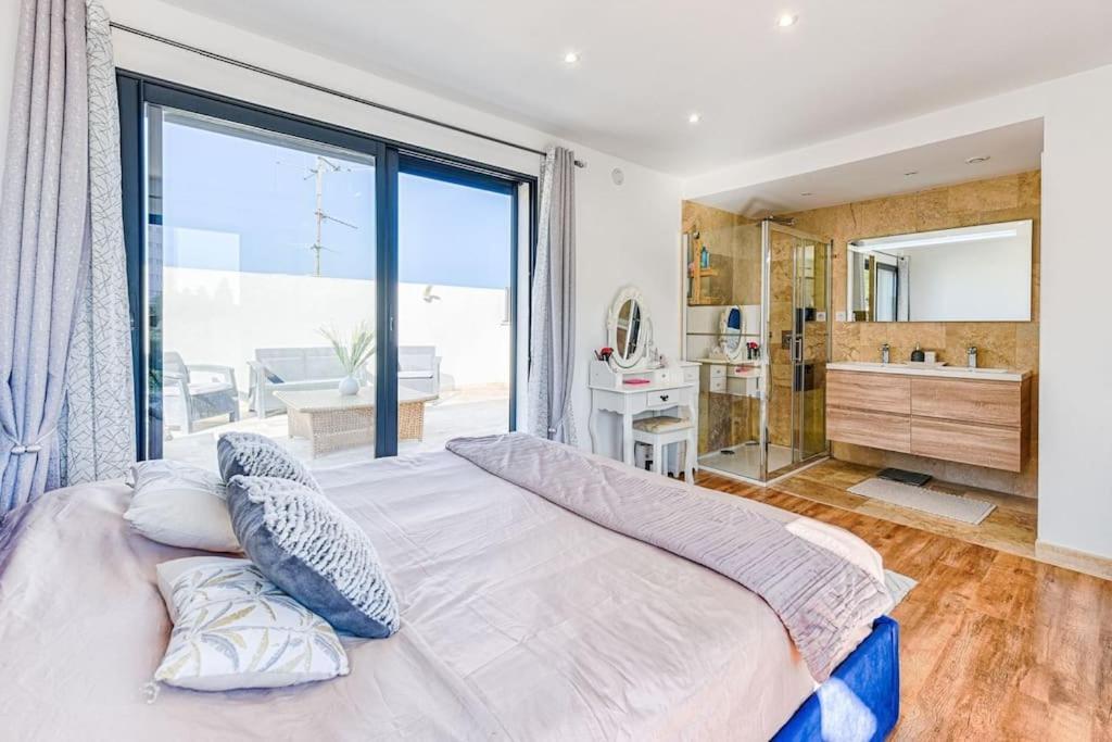 Villa Paradise - 5min Walk Beach - 10min Streetcar Downtown *