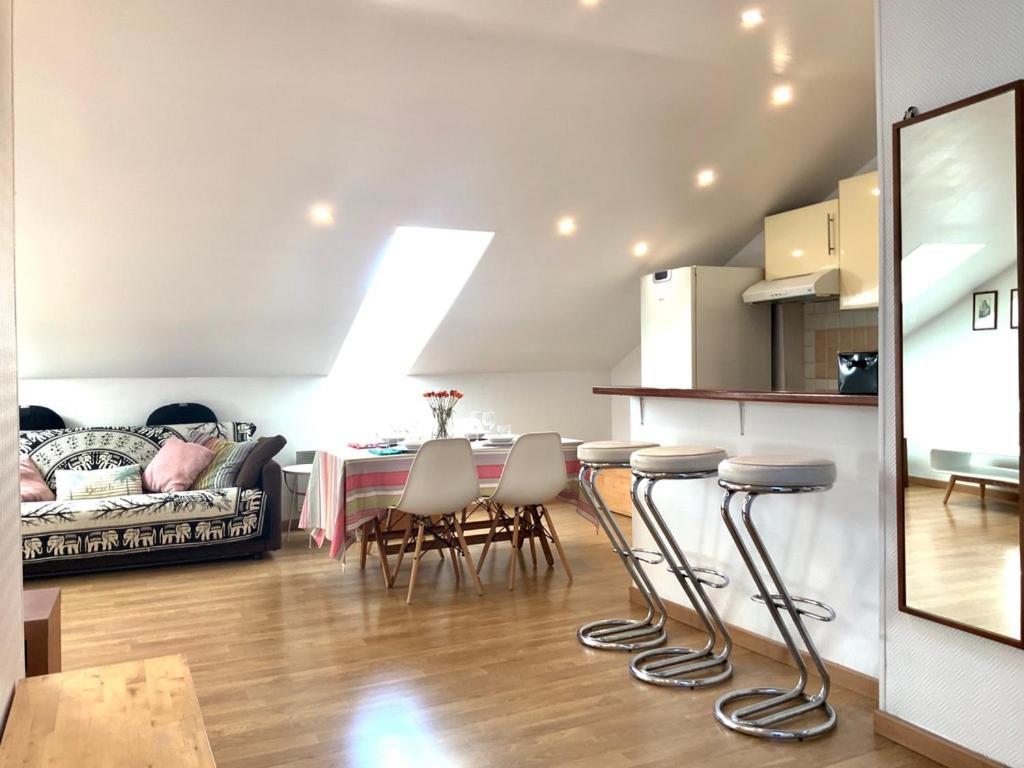 Beautiful 2 Super Area Near Everything Apartment