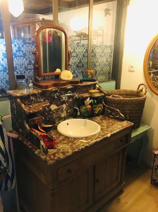 Loft D Artistes Avec Patio Au Port De Apartamento