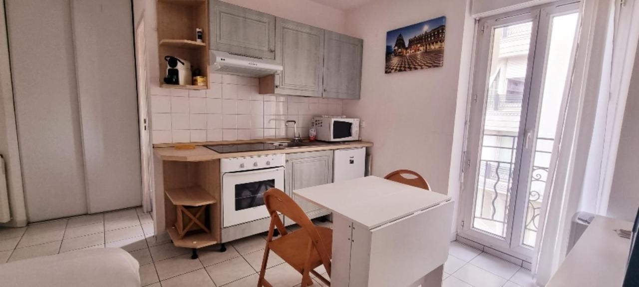 Apartment With View Near