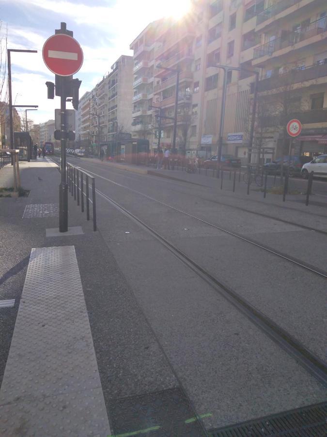 Elegant F1 Proche Tramway Et Nice