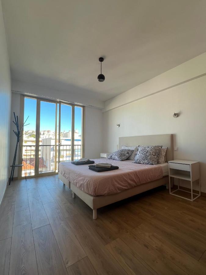 Promenade Des Anglais, 7e Etage, Vue Degagee Sur La Mer Nice