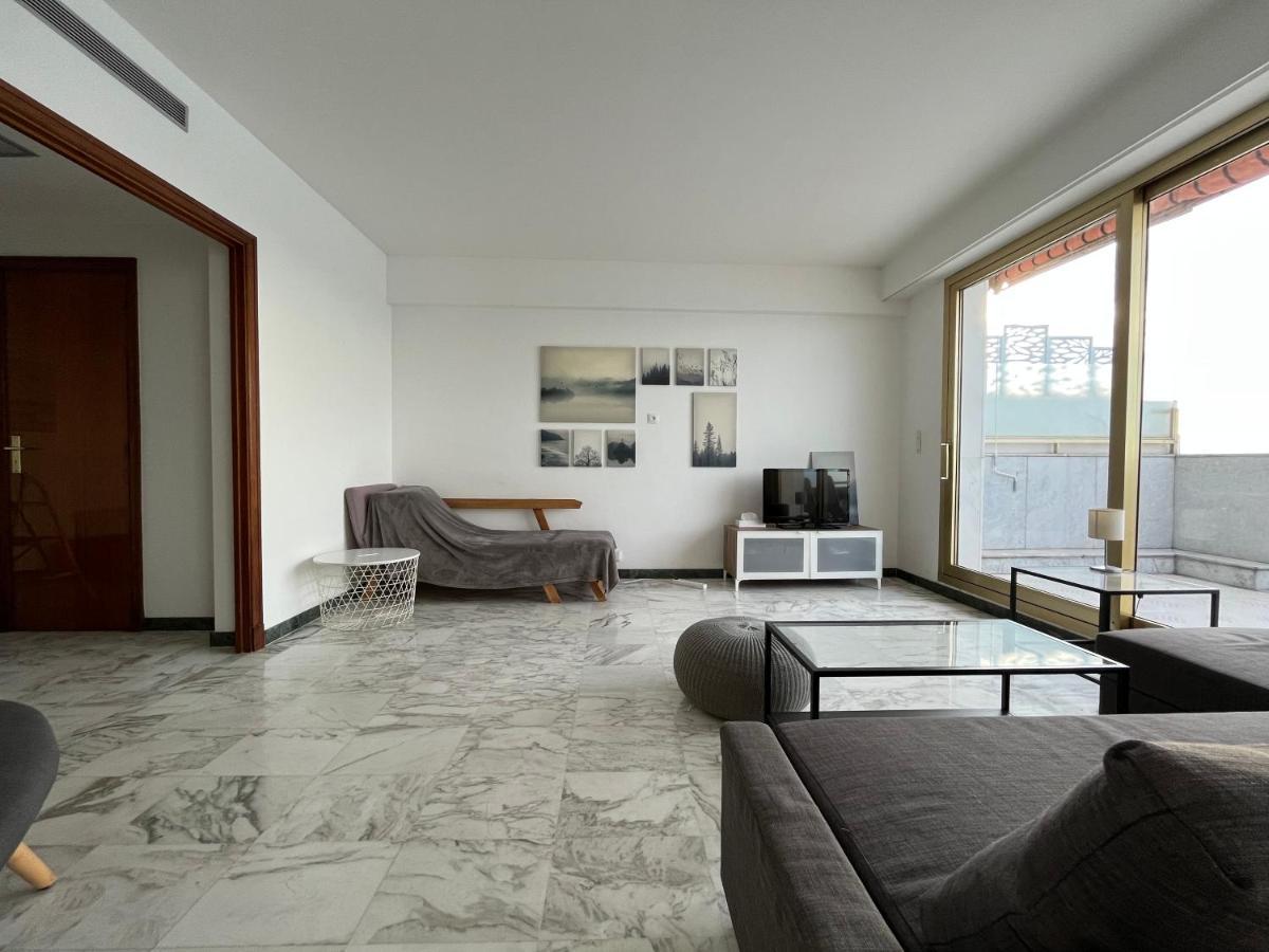 Promenade Des Anglais, 7e Etage, Vue Degagee Sur La Mer Apartment *