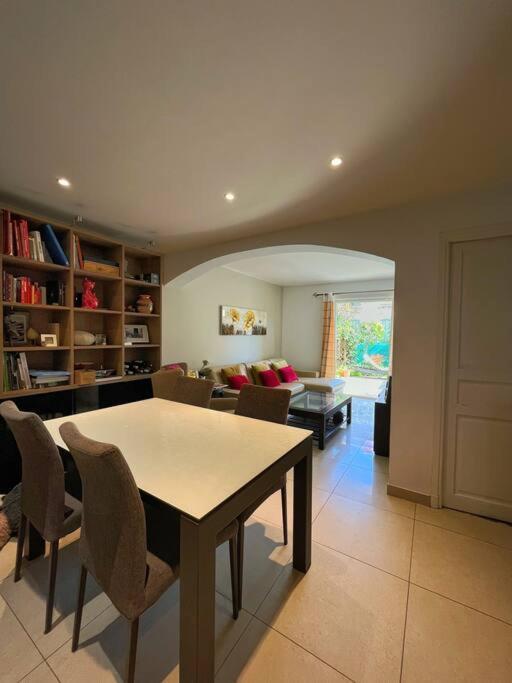 Provencal House, Sea Side, Private Parking Holiday home