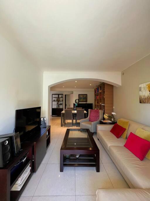 Provencal House, Sea Side, Private Parking Holiday home