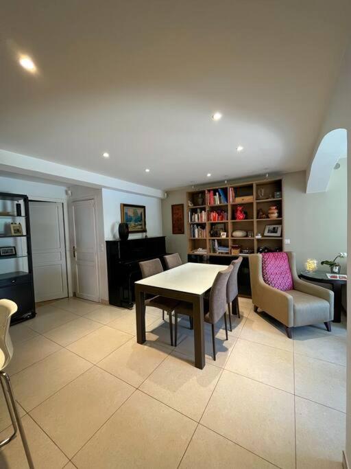 Provencal House, Sea Side, Private Parking *