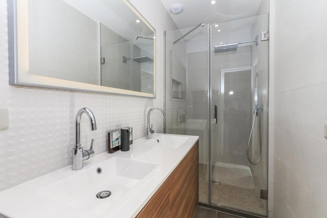 Apartment Modern Walking Distance To Beach In Carre D'or *