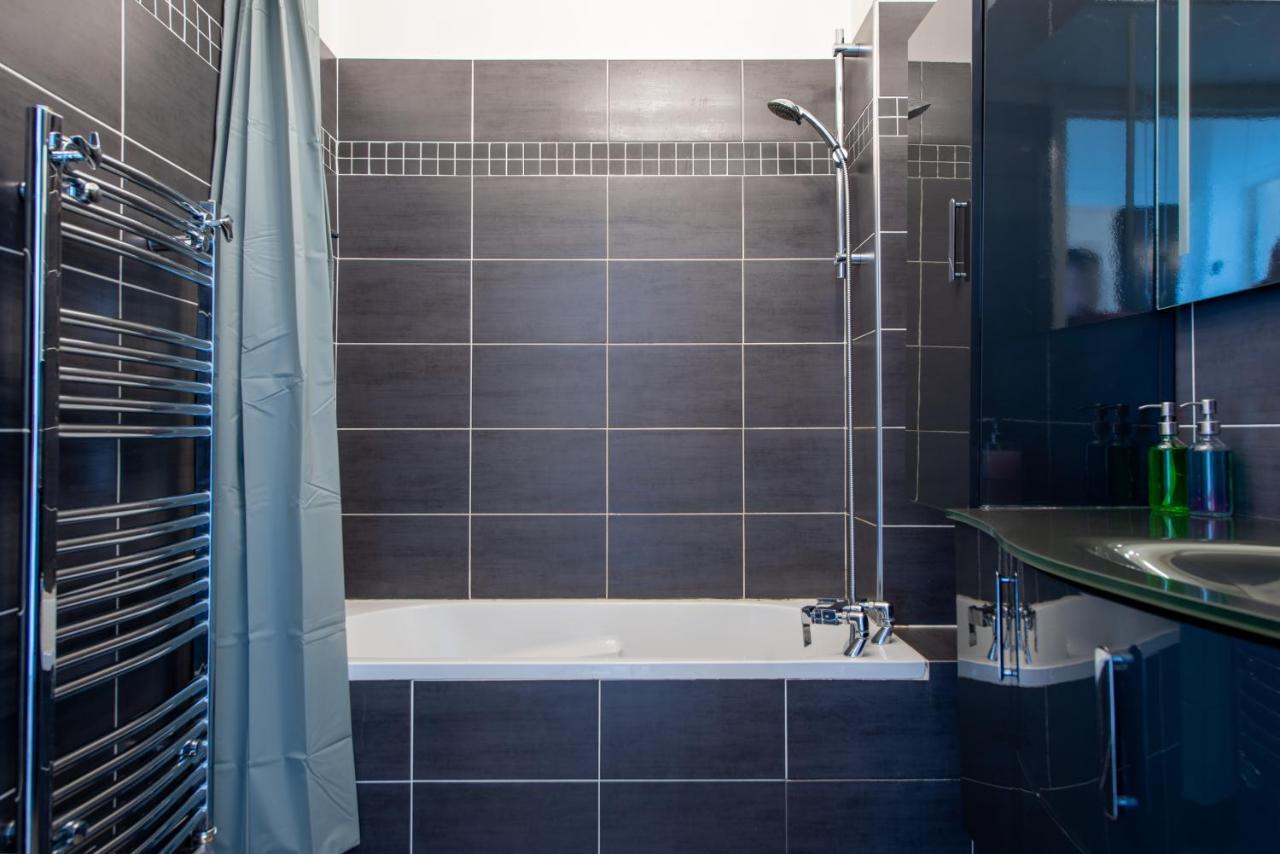 Sea Front - Panoramic View With Terrace - 85 M Apartment *