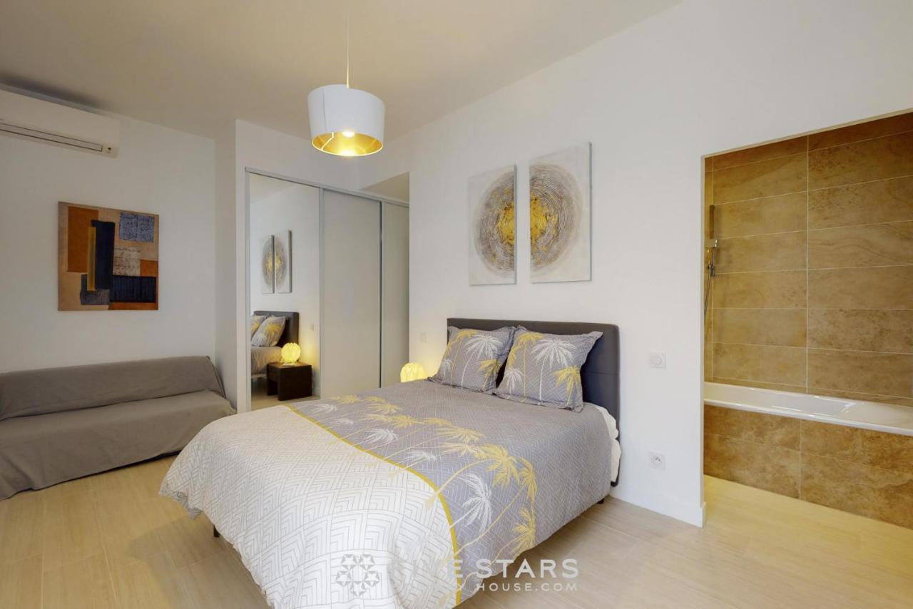 Grand Promenade Five Stars House *