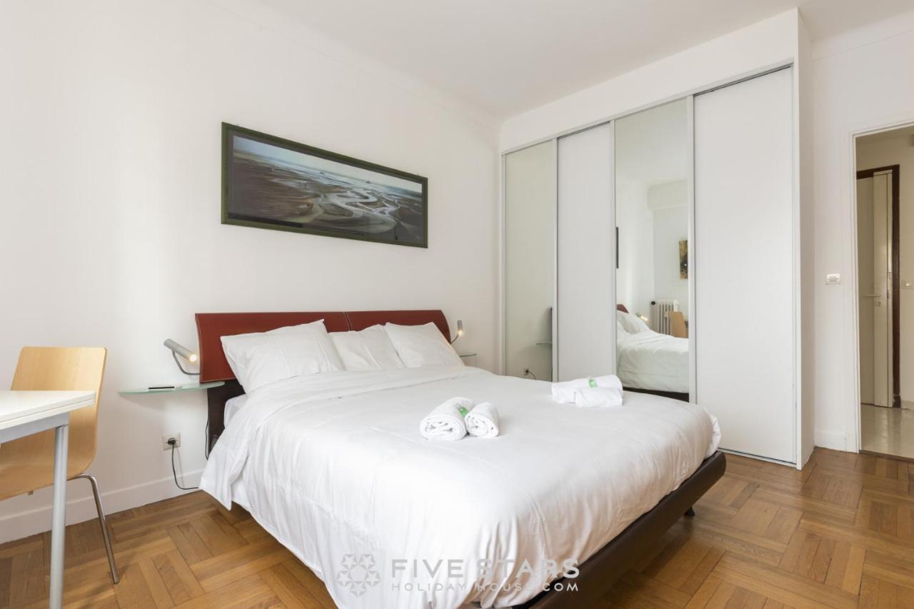 Flora Five Stars House *