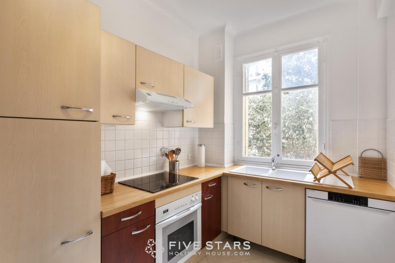 Flora Five Stars House * Nice